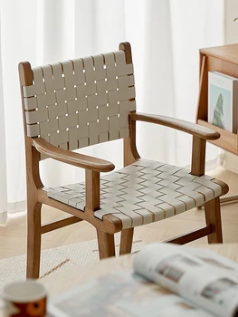 Обеденные стулья из плетеной кожи с седлом из массива дерева, спинки стульев для семейного отдыха в японском ретро-ресторане