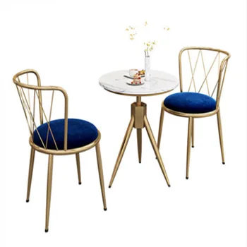 Оптовая продажа розового бархатного тканевого стула с золотыми ножками и круглого стола с мраморной столешницей, мебель для кафе, набор стульев и столов